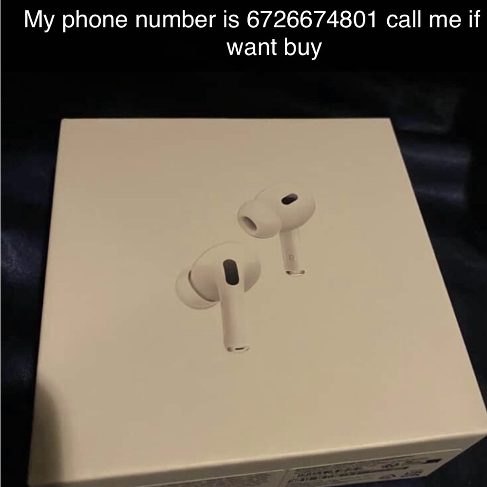 Apple White AirPods Pro Wireless Earbuds with Charging Case